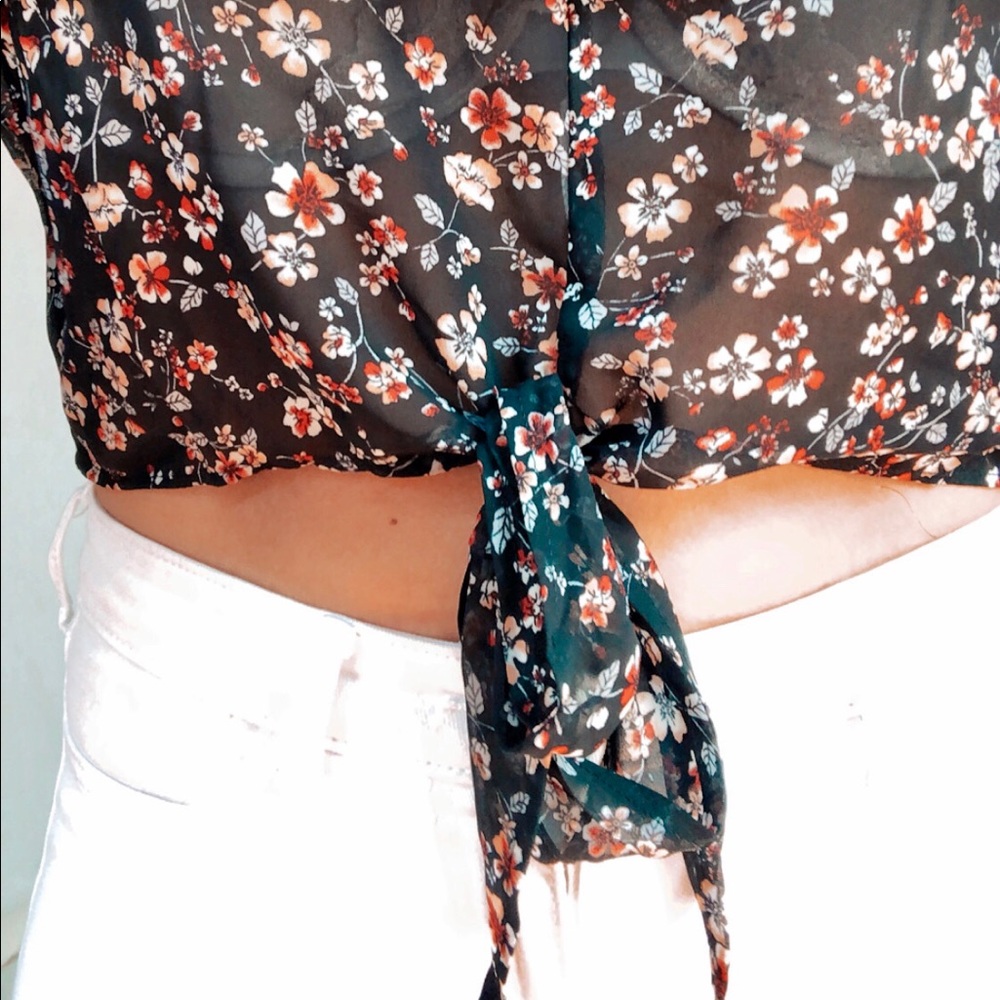 Black floral fling sleeve semi-sheer crop top - Picture 9 of 9
